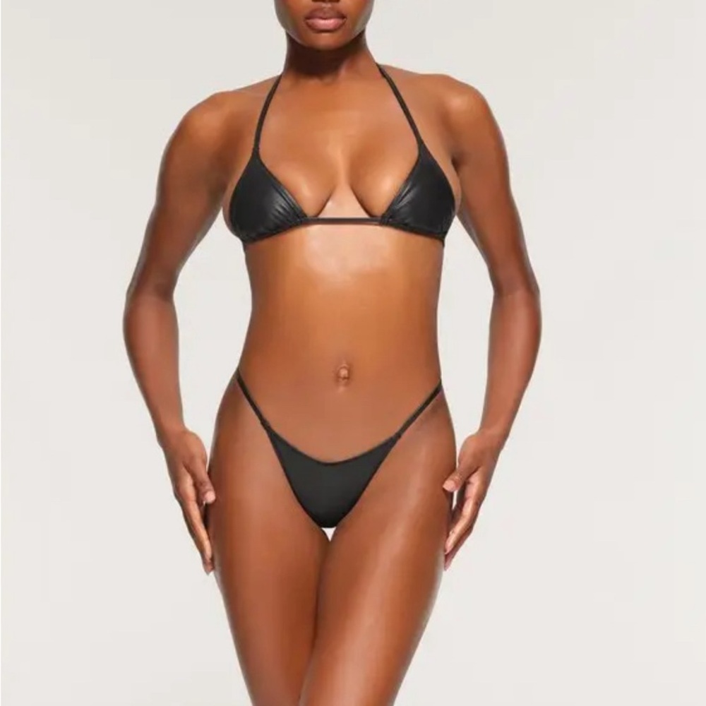 Skims bikini top size small brand new
